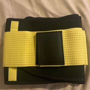 Waist trainer belt 💛🖤💛🖤